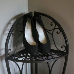 Predictions Kitten Heeled Flat Style Shoe